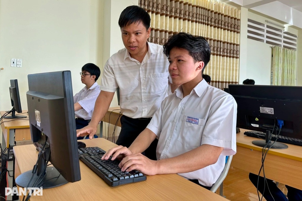 Thầy giáo mát tay giúp 47 học trò đạt giải quốc gia - 3 Thầy giáo mát tay giúp 47 học trò đạt giải quốc gia - 3