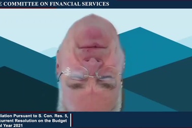 Đầu nghị sĩ… bay lơ lửng trong phiên họp trực tuyến