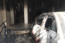 Sạc xe máy điện qua đêm gây cháy nhà, thiêu rụi cả ô tô