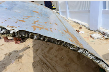 Vớt được mảnh kim loại dài hơn 3m, nghi là mảnh vỡ máy bay