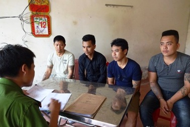 Khởi tố, bắt tạm giam nhóm đối tượng nghi đánh dằn mặt nhà xe