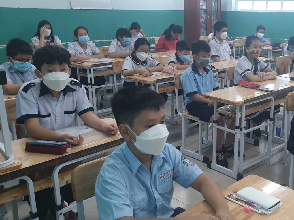 Hàng ngàn học sinh TPHCM cạnh tranh vào lớp 6 chuyên Trần Đại Nghĩa - 3 Hàng ngàn học sinh TPHCM cạnh tranh vào lớp 6 chuyên Trần Đại Nghĩa - 3