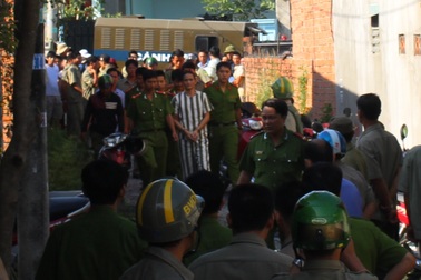 Thực nghiệm hiện trường vụ cha giết con trai 5 tuổi