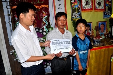 Hơn 28 triệu đồng đến với 2 chị em mồ côi bố mẹ do tai nạn giao thông