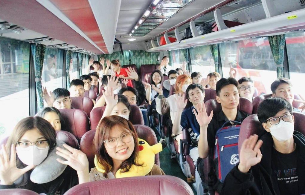 Nữ sinh phóng xe máy 600 cây số về Tết, cha mẹ nuốt không trôi cơm - 4