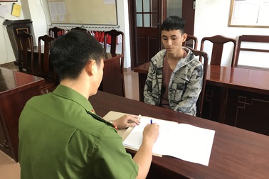 Bắt thanh niên nghi chiếm đoạt hàng tỷ đồng từ ví điện tử