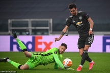 Bruno Fernandes lập cú đúp, Man Utd vùi dập tưng bừng Real Sociedad