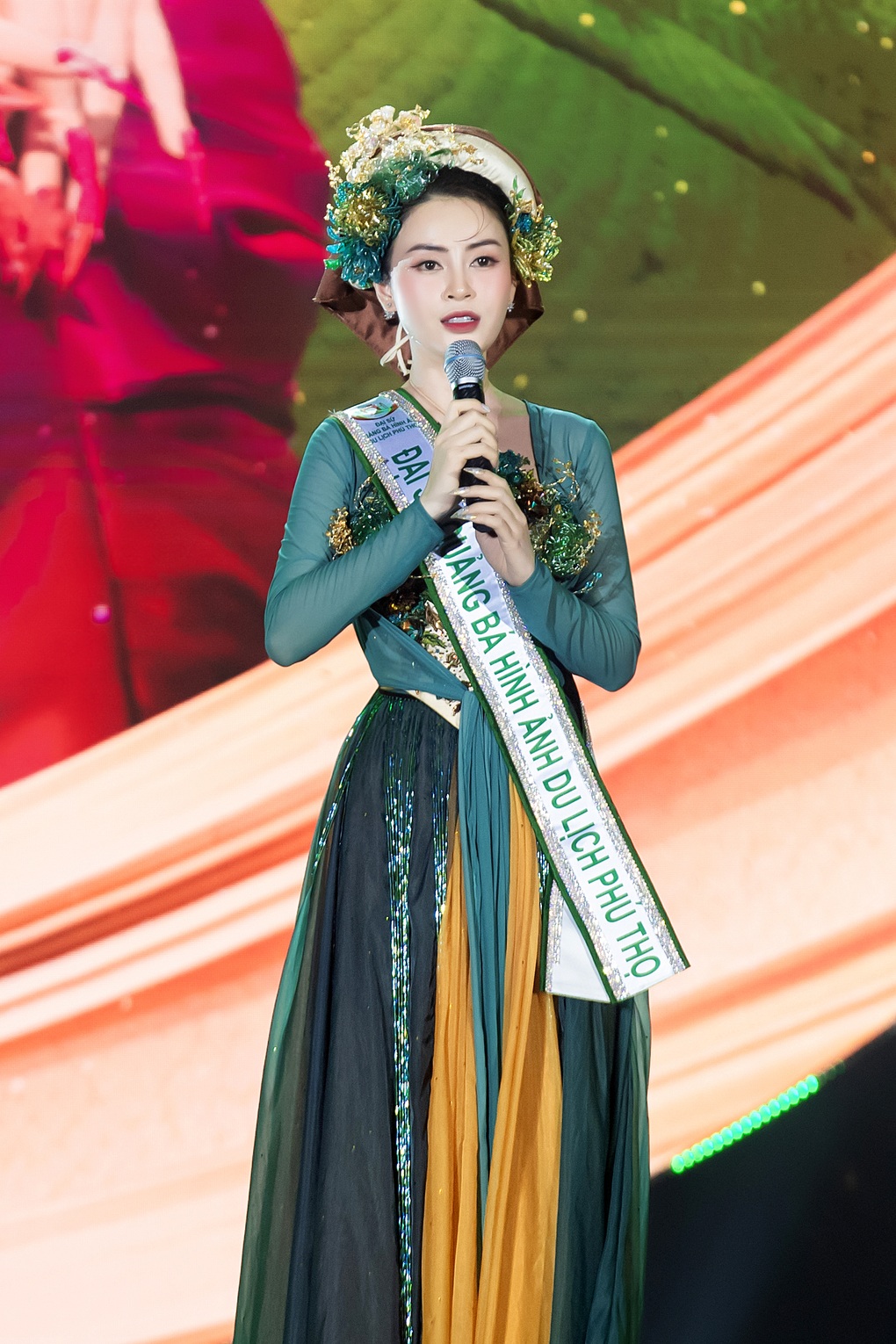 Hoa hậu Lý Kim Thảo trở thành Đại sứ quảng bá du lịch vùng Đất Tổ - 2 Hoa hậu Lý Kim Thảo trở thành Đại sứ quảng bá du lịch vùng Đất Tổ - 2
