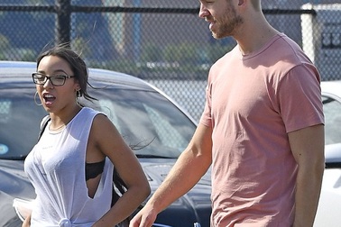 Calvin Harris thân thiết với bạn gái "tin đồn"