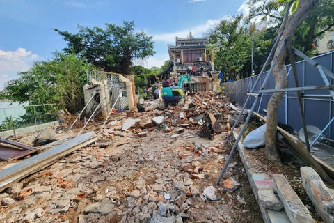 Hà Nội đang phá dỡ một phần nhà hàng Thủy Tạ sát hồ Gươm