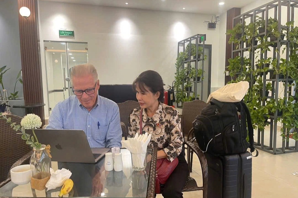 Cuộc gặp khiến con trai cựu Bộ trưởng Quốc phòng Mỹ bật khóc ở Việt Nam - 2