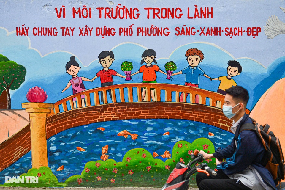 Hình ảnh khác lạ của bức tường Công ty Rạng Đông 2 năm sau vụ cháy - 1 Hình ảnh khác lạ của bức tường Công ty Rạng Đông 2 năm sau vụ cháy - 1
