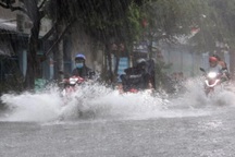 Đêm nay miền Bắc mưa rào và giông