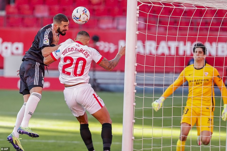 Real Madrid đánh bại Sevilla nhờ bàn phản lưới nhà - 9 Real Madrid đánh bại Sevilla nhờ bàn phản lưới nhà - 9