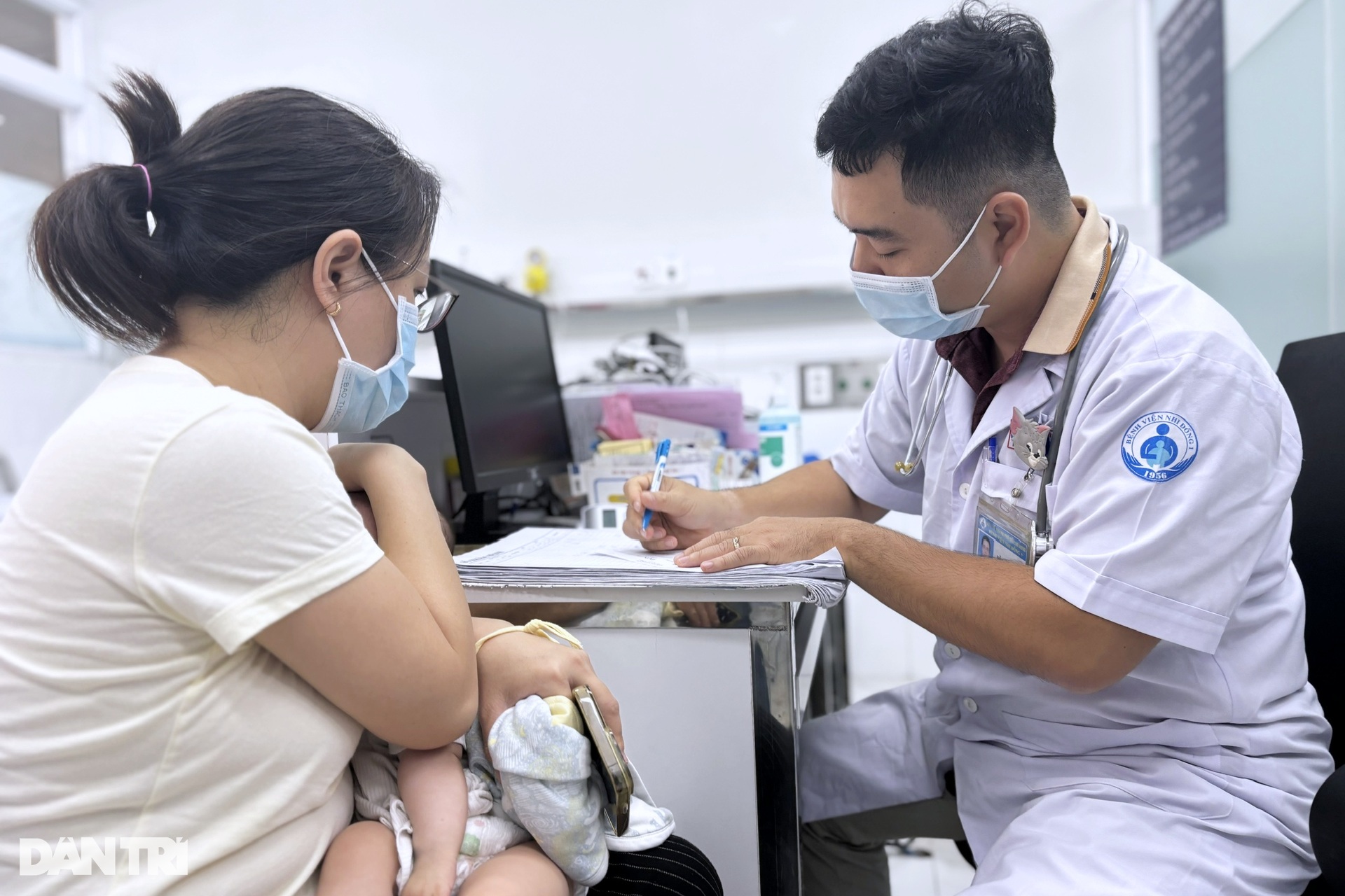 Thứ trưởng Bộ Y tế: 11 năm mới cập nhật hướng dẫn điều trị sởi là quá chậm - 3 Thứ trưởng Bộ Y tế: 11 năm mới cập nhật hướng dẫn điều trị sởi là quá chậm - 3