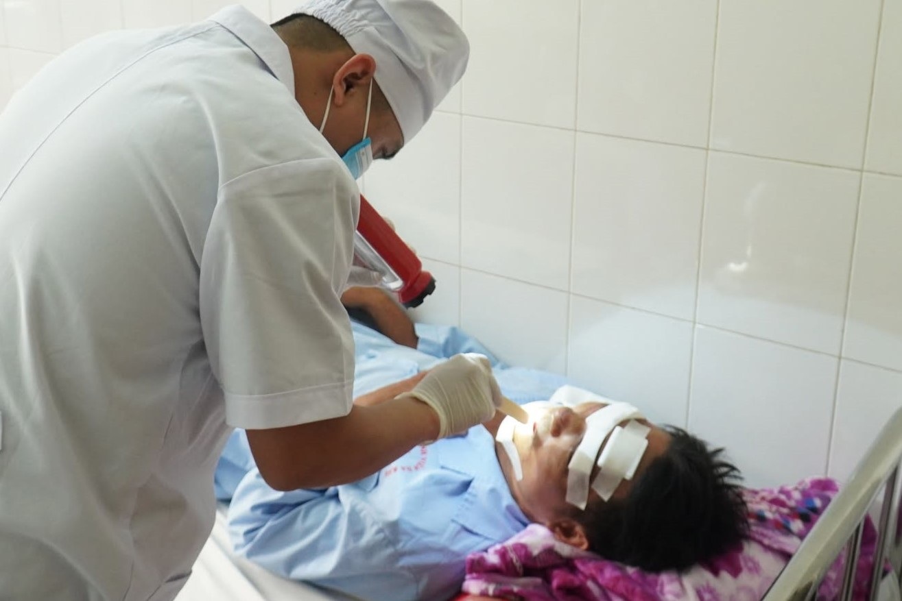 Máy bay không người lái chém trúng vùng đầu người đi đường - 1