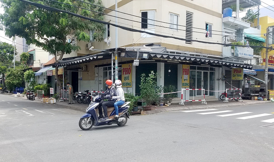 TPHCM phong tỏa 4 nhà dân có người nghi nhiễm Covid-19 - 2 TPHCM phong tỏa 4 nhà dân có người nghi nhiễm Covid-19 - 2