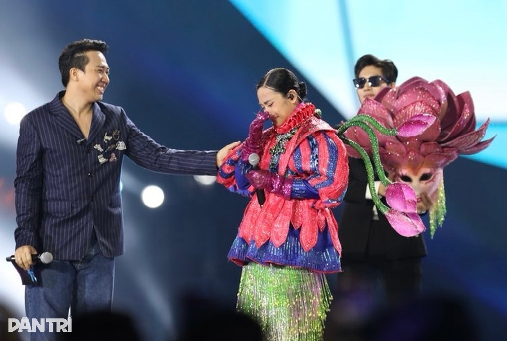 O Sen - Ngọc Mai đăng quang Ca sĩ mặt nạ, khóc nức nở khi tháo lớp hóa trang - 4 O Sen - Ngọc Mai đăng quang Ca sĩ mặt nạ, khóc nức nở khi tháo lớp hóa trang - 4