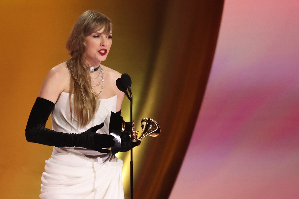 Grammy 2024: Taylor Swift receives 14th golden trumpet in her career - 1