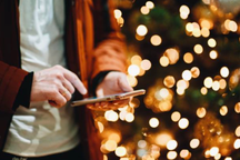 Đêm Giáng sinh gửi nhầm tin nhắn nhớ bồ cho vợ, chồng xấu hổ khi trở về nhà