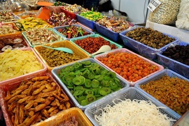 Tràn ngập mứt Tết không rõ nguồn gốc tại Hà Nội