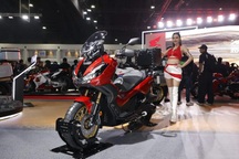 Sắp cấm xe xăng, mẫu xe tay ga địa hình được mong chờ mới về Việt Nam