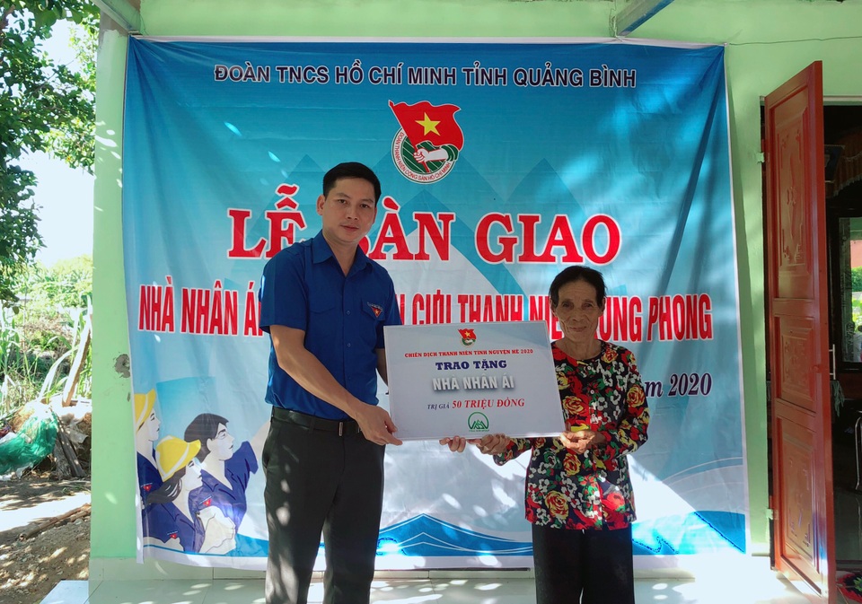 Bàn giao nhà nhân ái cho cựu TNXP có hoàn cảnh khó khăn - 1 Bàn giao nhà nhân ái cho cựu TNXP có hoàn cảnh khó khăn - 1