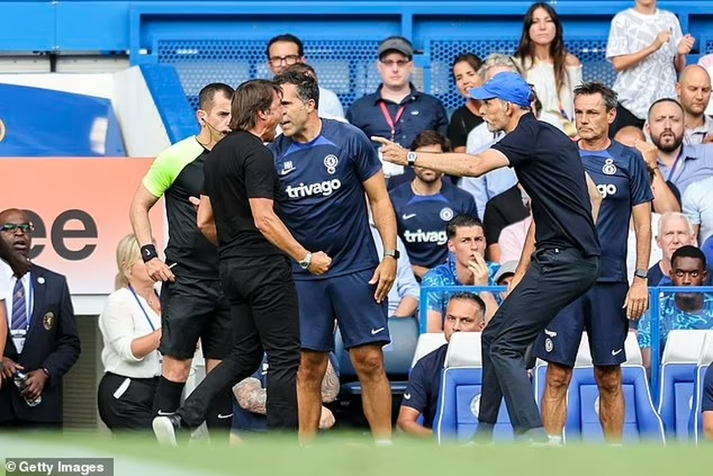 Vì sao HLV Thomas Tuchel và Antonio Conte phải nhận thẻ đỏ? - 3 Vì sao HLV Thomas Tuchel và Antonio Conte phải nhận thẻ đỏ? - 3