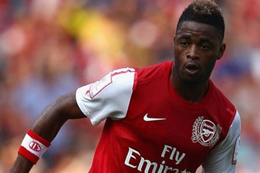 Alex Song vẫn chưa chắc chắn sẽ ở lại Arsenal