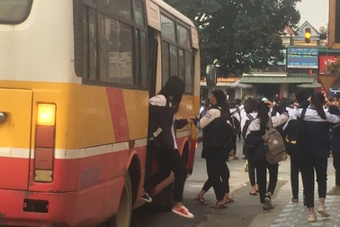 Mời tài xế xe buýt nhồi nhét 111 học sinh lên làm việc