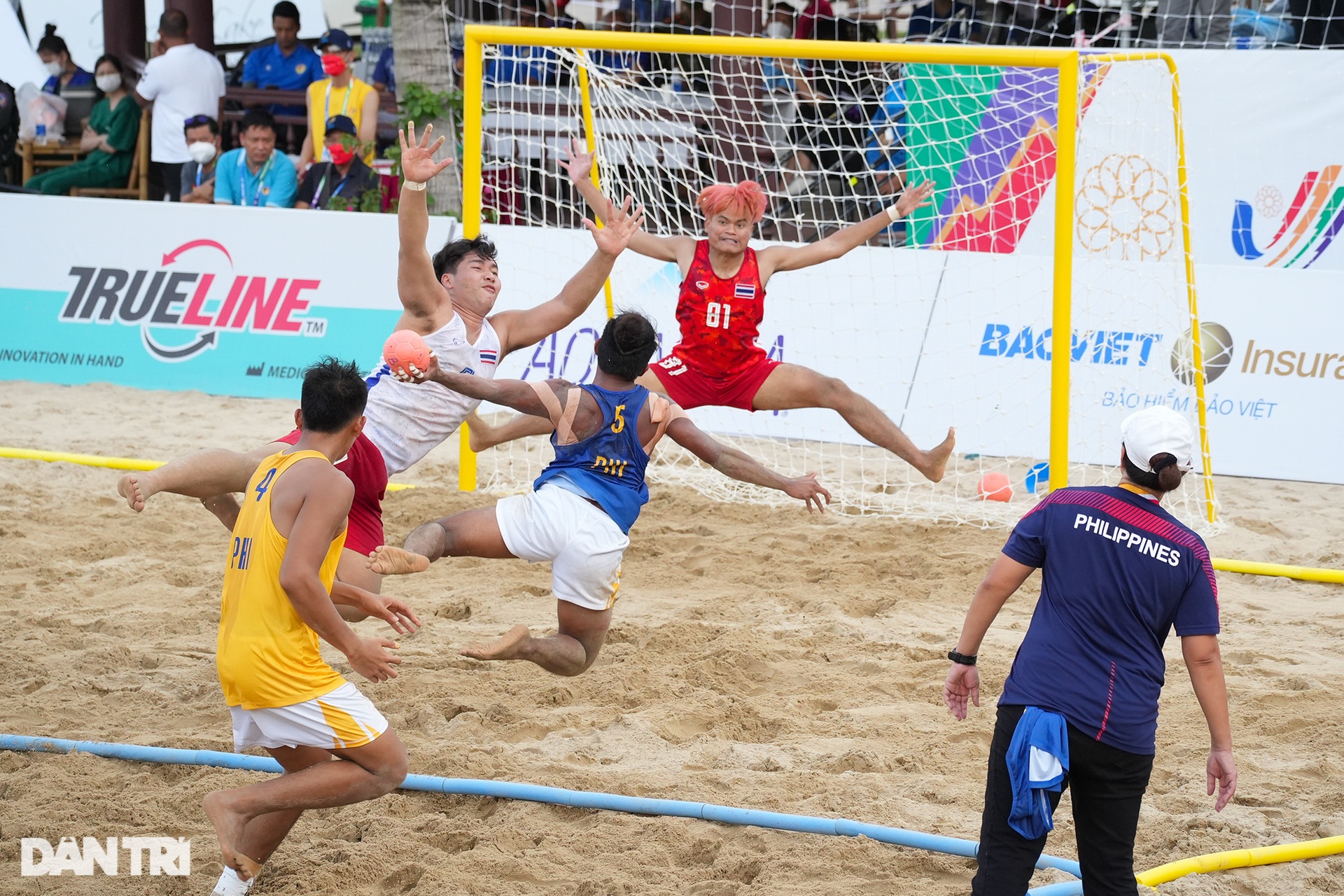 Thắng liên tiếp 4 trận, đội tuyển bóng ném bãi biển Việt Nam tiến gần HCV - 12 Thắng liên tiếp 4 trận, đội tuyển bóng ném bãi biển Việt Nam tiến gần HCV - 12