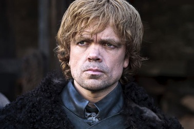 Người hâm mộ chết thảm vì... mải nhìn diễn viên