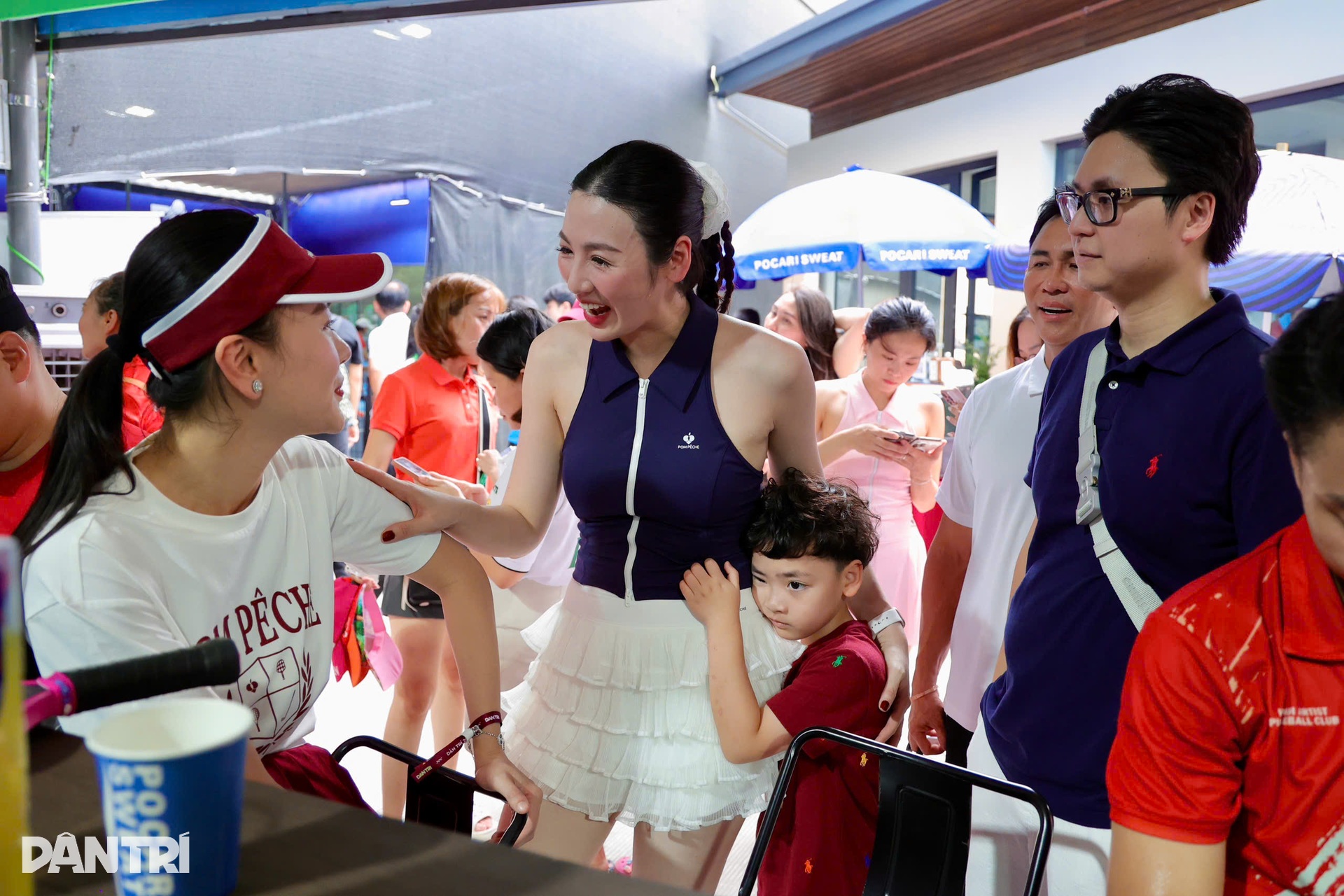 Á hậu Tú Anh khoe dáng gợi cảm đấu pickleball, chồng con cổ vũ nhiệt tình - 8