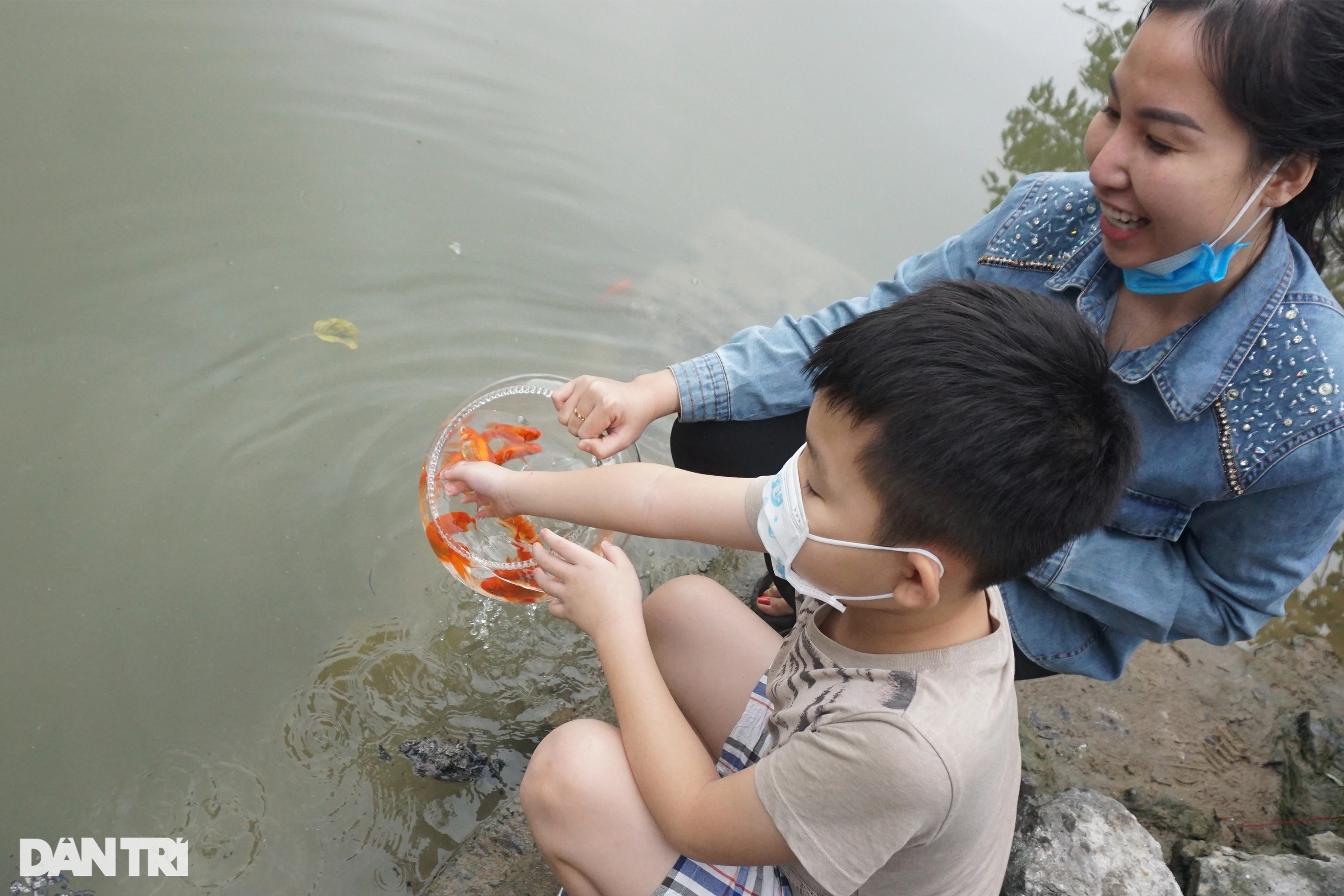 Phương tiện ông Táo chưa kịp về trời đã rơi vào lưới bát quái, kích điện - 4 Phương tiện ông Táo chưa kịp về trời đã rơi vào lưới bát quái, kích điện - 4