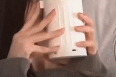 Độc đáo thiết bị cho phép hôn nhau từ xa qua Internet