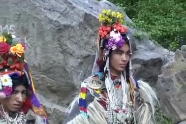 Kỳ lạ cuộc sống của bộ lạc trên núi cao có tập tục trao đổi vợ tự do