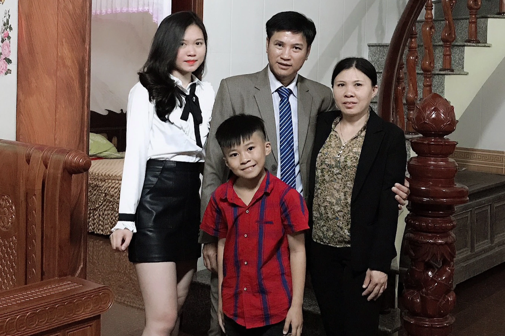 Đi nước ngoài 3 năm, con gái lên kế hoạch về Tết tạo bất ngờ cho bố mẹ - 2 Đi nước ngoài 3 năm, con gái lên kế hoạch về Tết tạo bất ngờ cho bố mẹ - 2