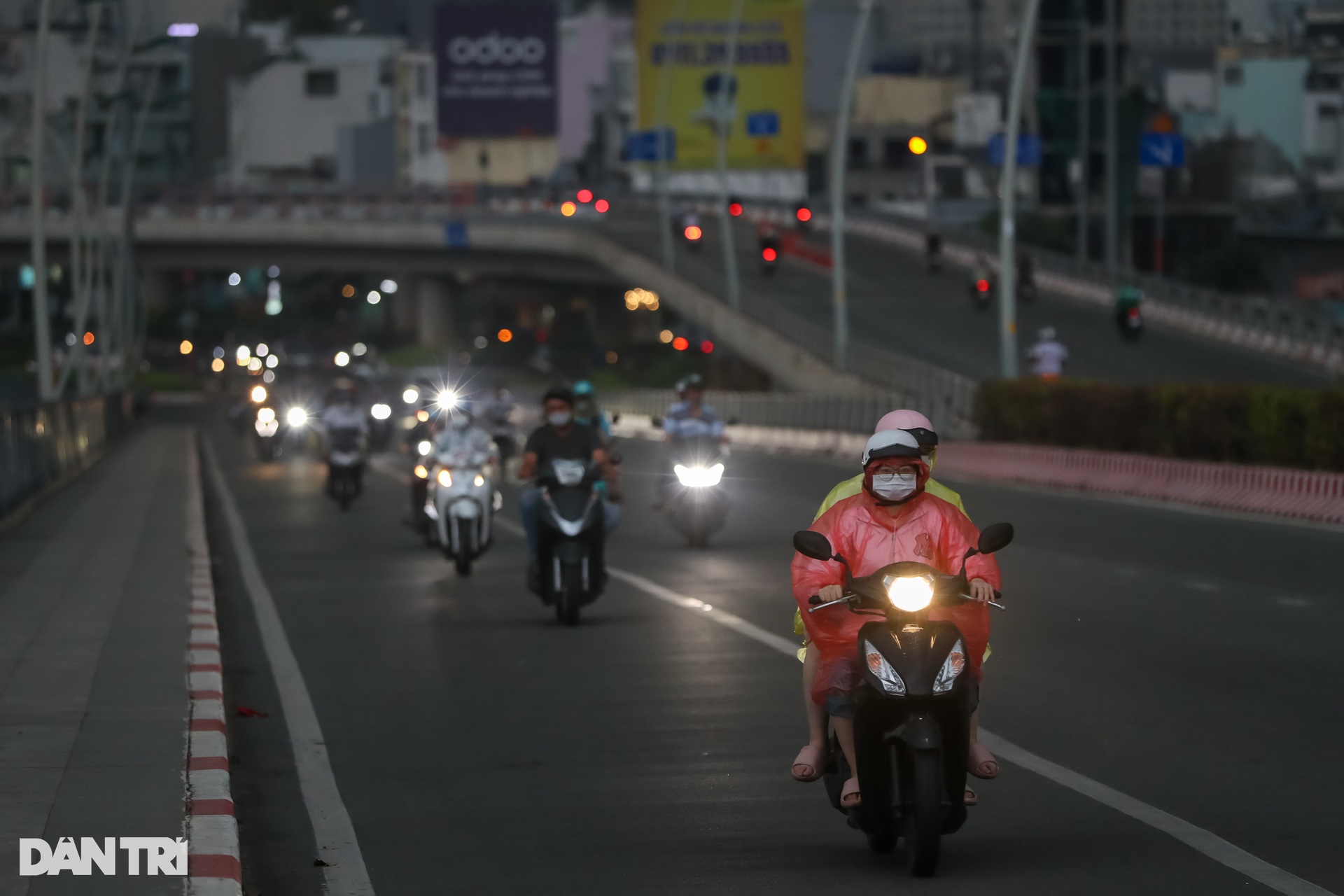 TPHCM chìm trong sương mù, ô nhiễm không khí ở mức báo động - 6 TPHCM chìm trong sương mù, ô nhiễm không khí ở mức báo động - 6