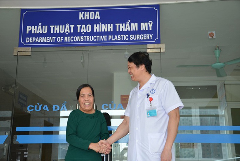 Người đàn bà nửa thế kỉ mang hàm răng kì dị: Tôi nghĩ cuộc đời đã bỏ đi - 12 Người đàn bà nửa thế kỉ mang hàm răng kì dị: Tôi nghĩ cuộc đời đã bỏ đi - 12