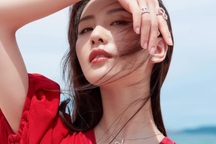 Nhan sắc mặn mà và hôn nhân viên mãn của Lưu Thi Thi sau 1 năm sinh nở