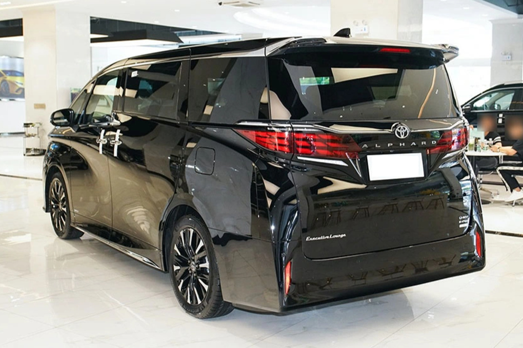 Toyota Alphard và loạt xe gầm cao mới sẽ ra mắt khách Việt trong tháng 11 - 8