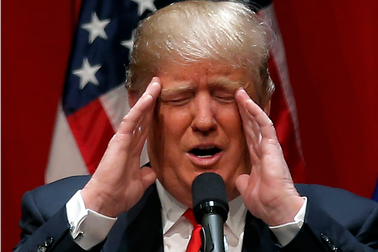 Tổng thống Trump: Những "sóng gió" trong tháng đầu tiên tại vị