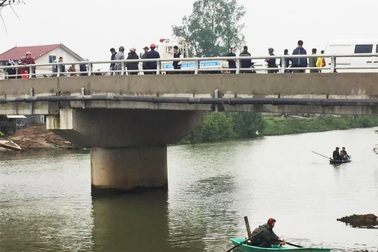 Tìm thấy thi thể nam thanh niên nhảy cầu tự tử ngày mùng 4 Tết