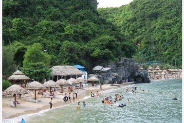 Du lịch biển giá rẻ hút khách