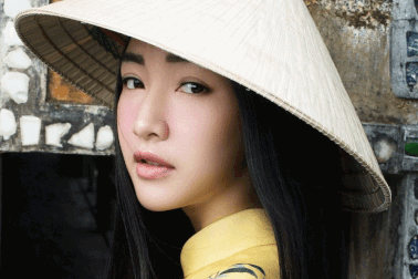 Ngẩn ngơ ngắm vẻ đẹp đẹp gây thương nhớ của nàng thơ xứ Huế