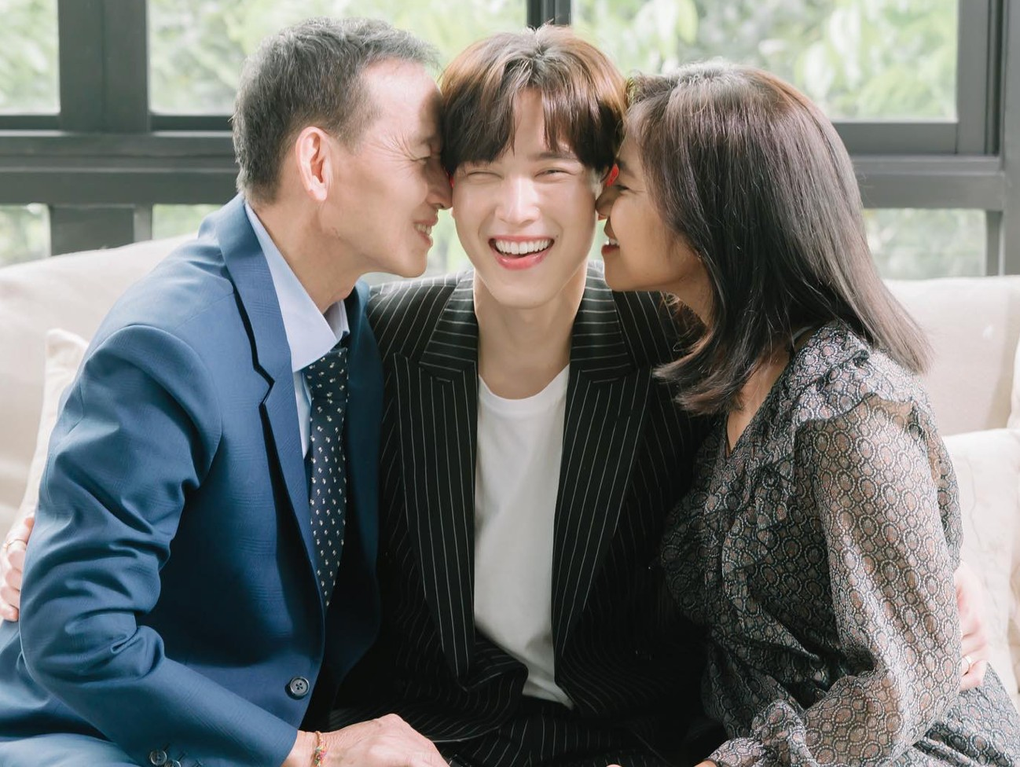 Cái kết ngọt ngào của cặp đôi đồng tính nổi tiếng tại Thái Lan - 6