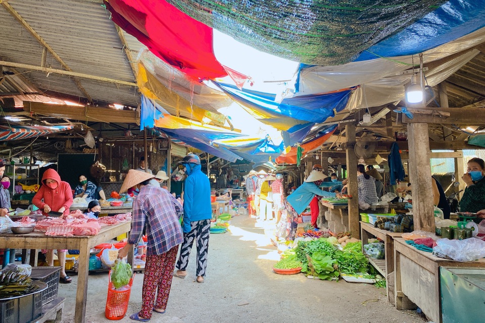 Ngày đầu dỡ lệnh nội bất xuất, ngoại bất nhập ở xã Phong Hiền - 10 Ngày đầu dỡ lệnh nội bất xuất, ngoại bất nhập ở xã Phong Hiền - 10