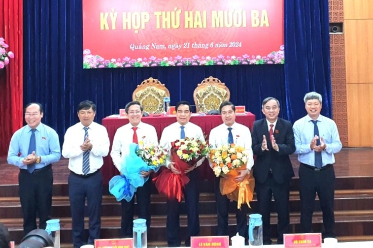 Bay Le Van Dung, Quang Nam Eyaleti Başkanı olarak atandı - 2 Ông Lê Văn Dũng làm Chủ tịch tỉnh Quảng Nam - 2