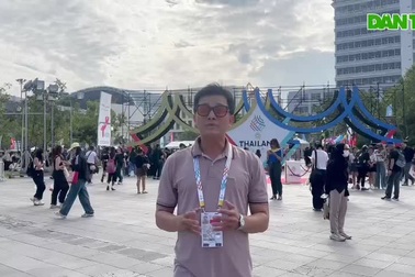 Phóng viên Dân trí tại sân Rajamangala, trước giờ khai mạc SEA Games 33