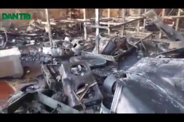 Cửa hàng điện tử bốc cháy mùng 3 Tết